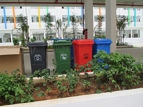 越來(lái)越多的欣方圳塑料垃圾箱走向荊州市政街道