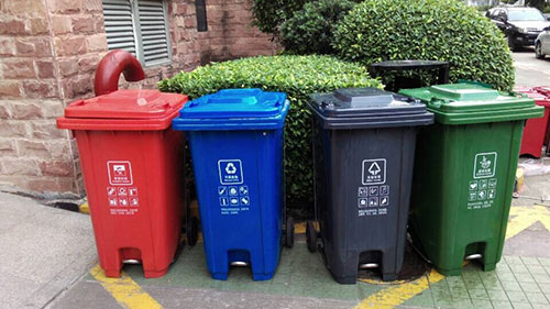 越來(lái)越多的欣方圳塑料垃圾箱走向荊州市政街道
