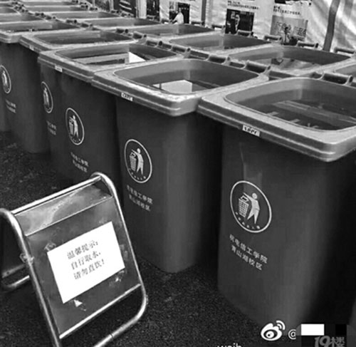 高校用垃圾桶儲水 上貼:自行取水、請勿直飲