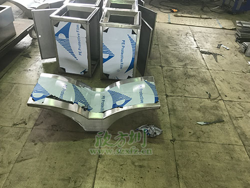 由手藝精湛的焊工師傅焊接，打磨師傅全程手工打磨而成。