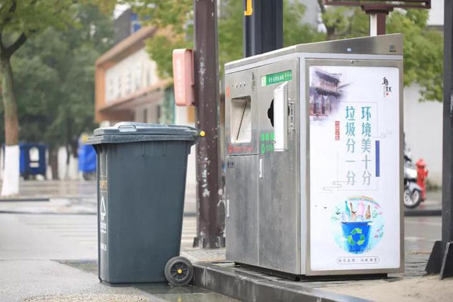 浙江烏鎮(zhèn)智能語音垃圾桶很有現(xiàn)代科技感